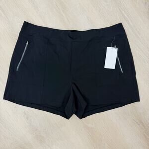 NWT! Athleta Trekkie North Short Black Size 22